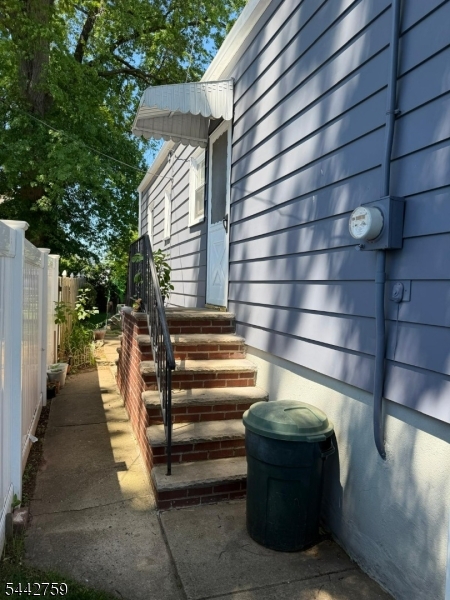 624 Chandler Ave Property Photo 4