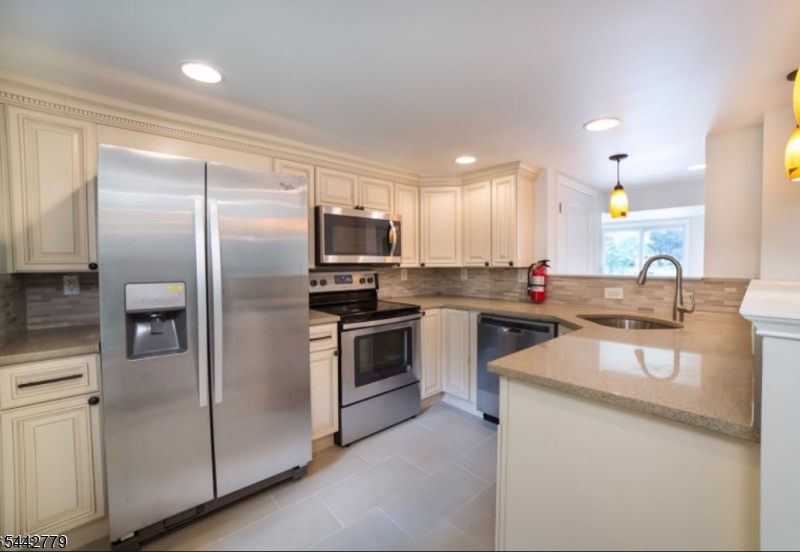 32 E Shore Trl Property Photo 1
