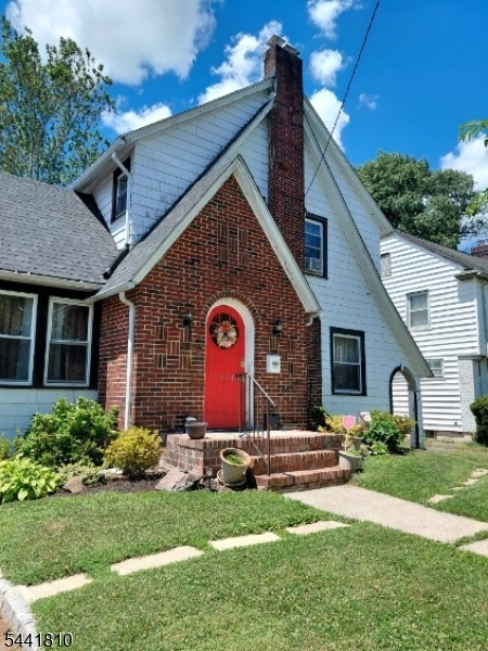 1074 Rose St Property Photo 1