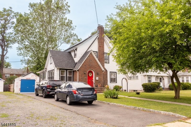 1074 Rose St Property Photo 4