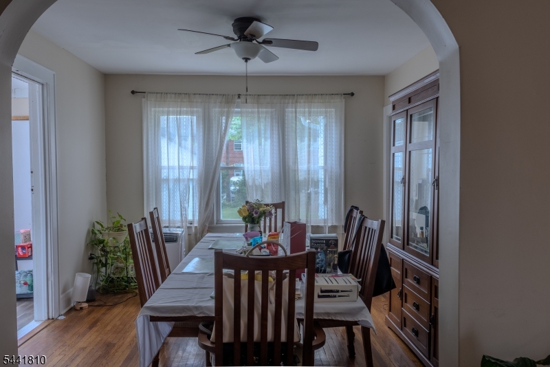 1074 Rose St Property Photo 5