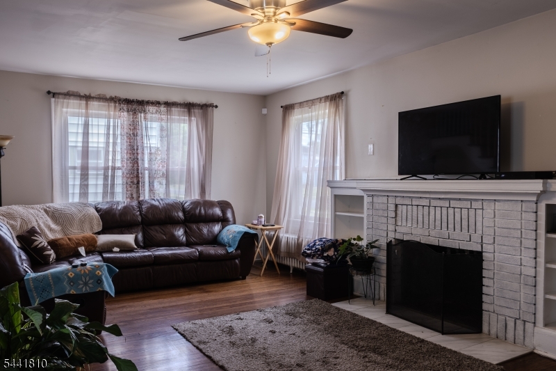 1074 Rose St Property Photo 6