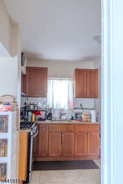 1074 Rose St Property Photo 8