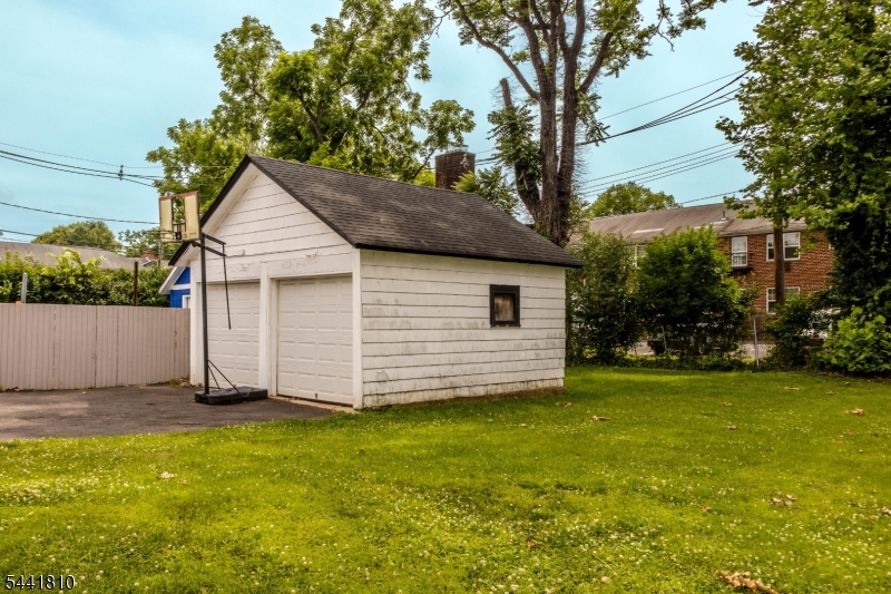 1074 Rose St Property Photo 18
