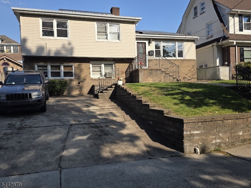423 Lake St Property Photo 1