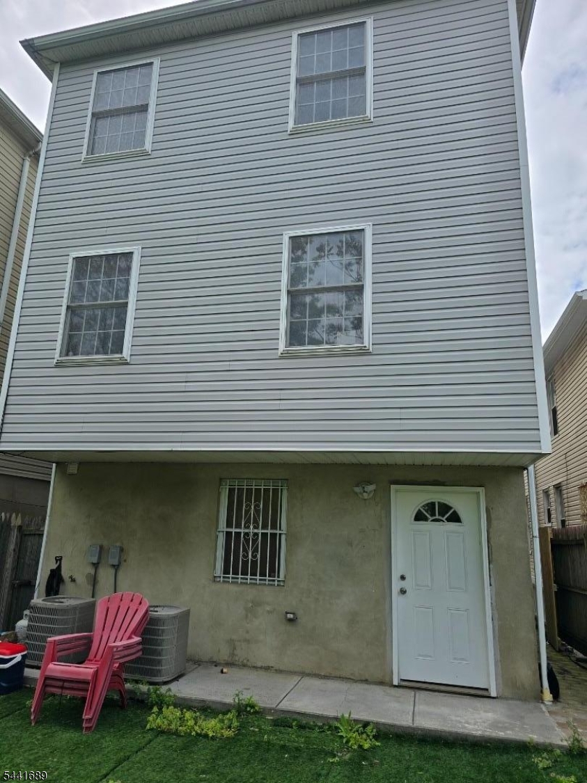 311 S Park St Property Photo 5