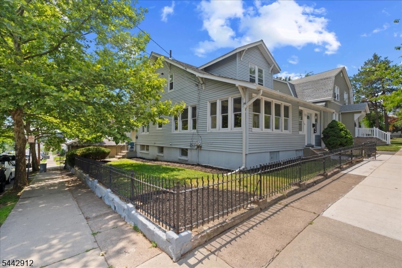 191 Brown Ave Property Photo 1