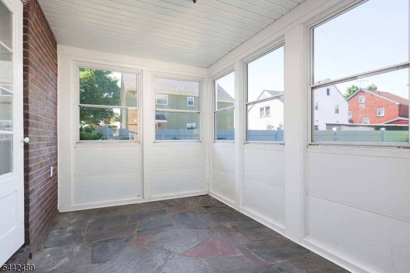 813 Miltonia St Property Photo 10