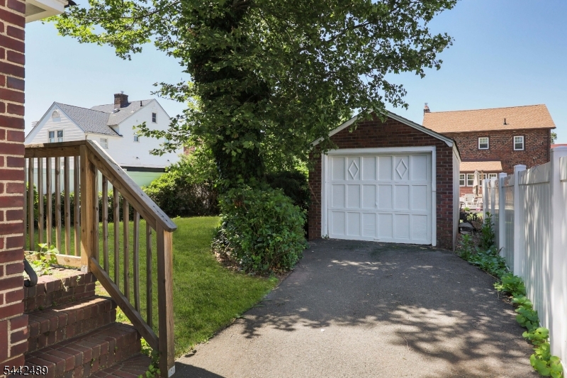 813 Miltonia St Property Photo 24