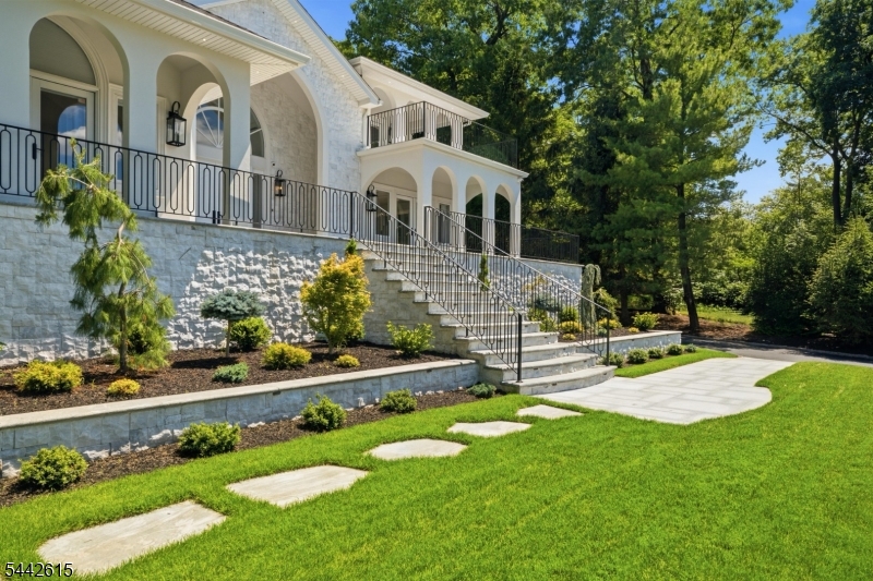 244 Park Avenue Property Photo 2
