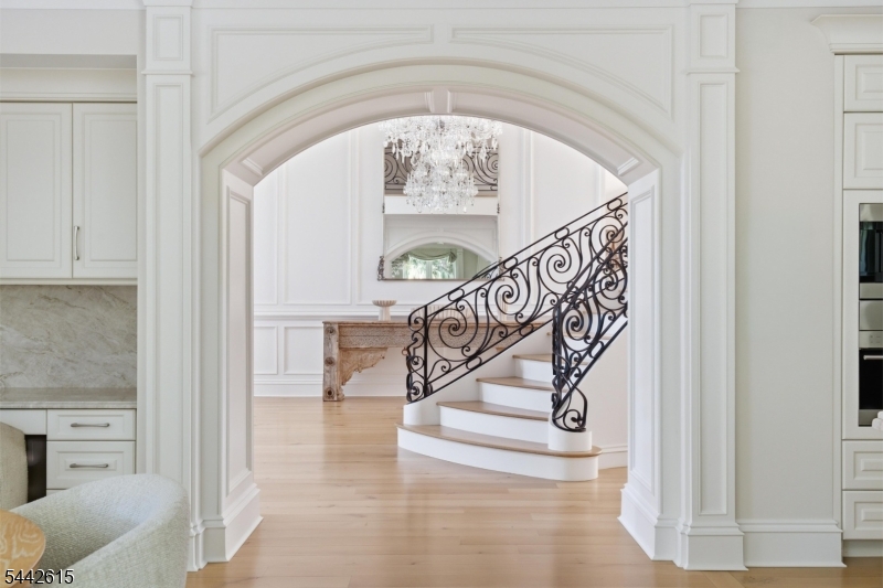 244 Park Avenue Property Photo 9