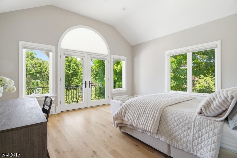 244 Park Avenue Property Photo 16