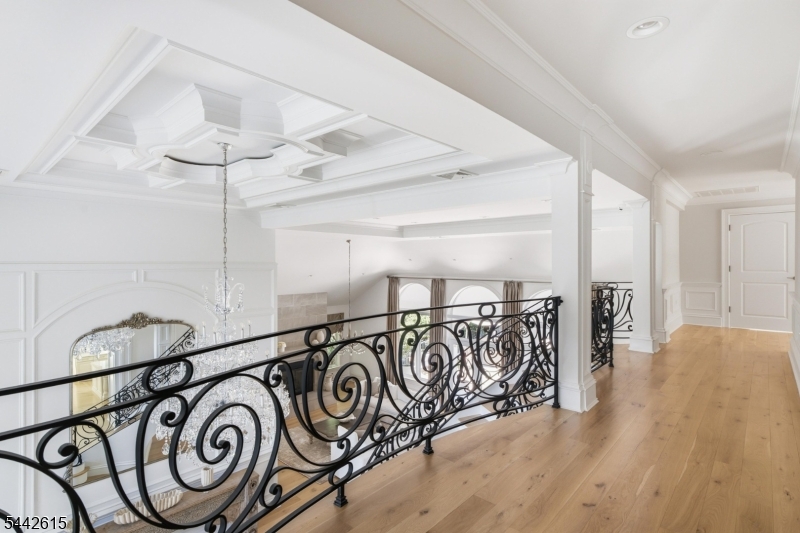 244 Park Avenue Property Photo 18