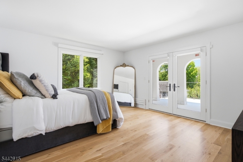244 Park Avenue Property Photo 20