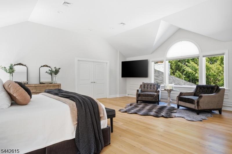 244 Park Avenue Property Photo 22