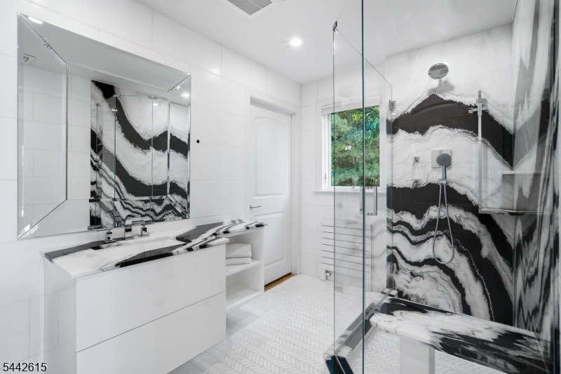 244 Park Avenue Property Photo 26