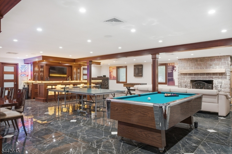 244 Park Avenue Property Photo 27