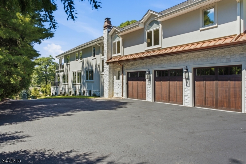 244 Park Avenue Property Photo 35