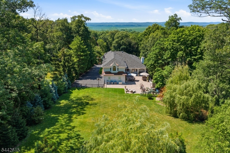 244 Park Avenue Property Photo 37