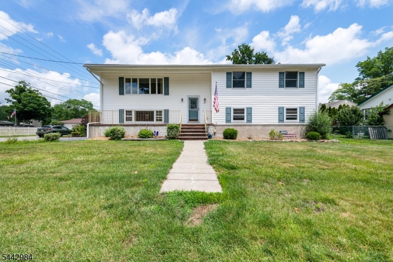 67 Greenbrook Dr Property Photo 2