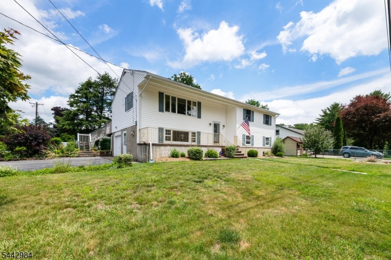 67 Greenbrook Dr Property Photo 4