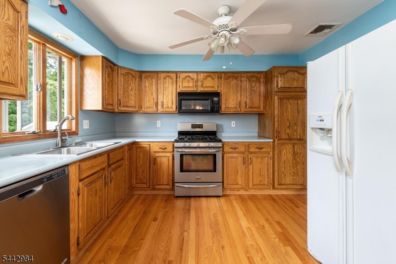 67 Greenbrook Dr Property Photo 11