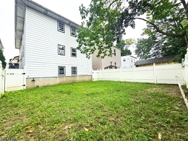 16 Dover St 2 Property Photo 8