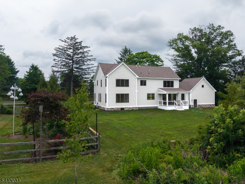 1449 Trenton Harbourton Property Photo 4