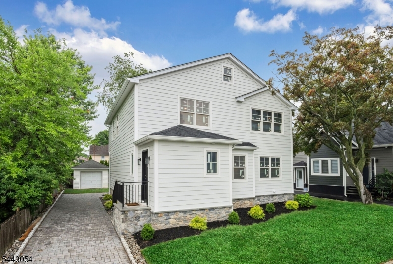 36 Albert Ave Property Photo 1