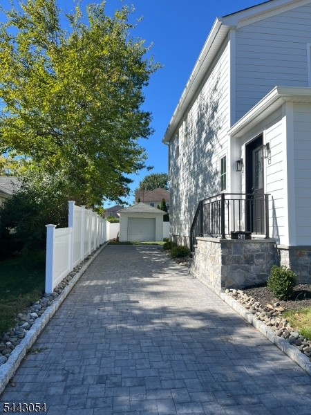 36 Albert Ave Property Photo 2