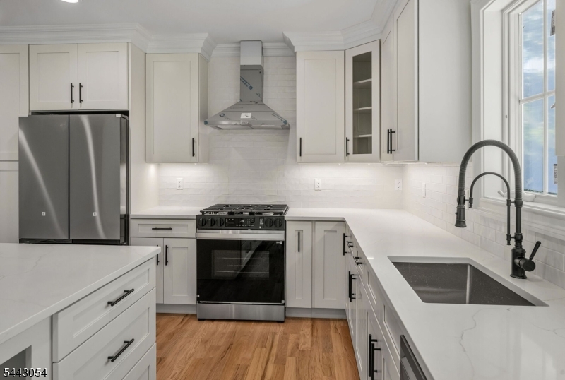 36 Albert Ave Property Photo 13