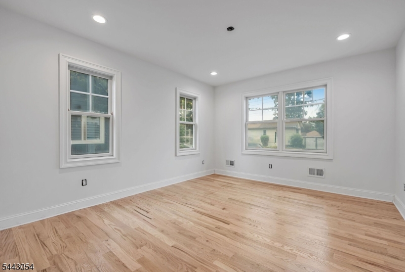 36 Albert Ave Property Photo 16
