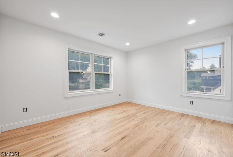 36 Albert Ave Property Photo 21