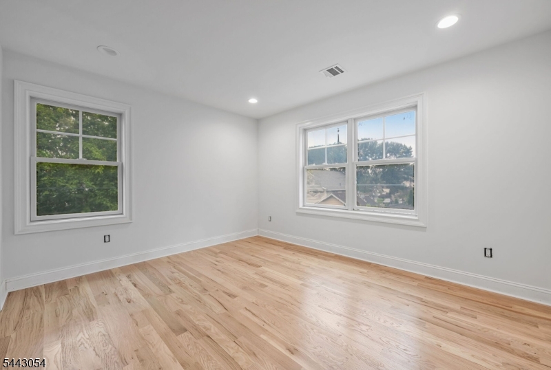 36 Albert Ave Property Photo 23