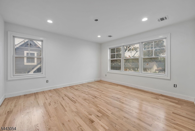 36 Albert Ave Property Photo 27