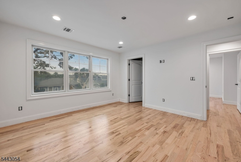 36 Albert Ave Property Photo 28