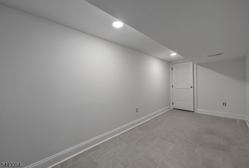 36 Albert Ave Property Photo 32