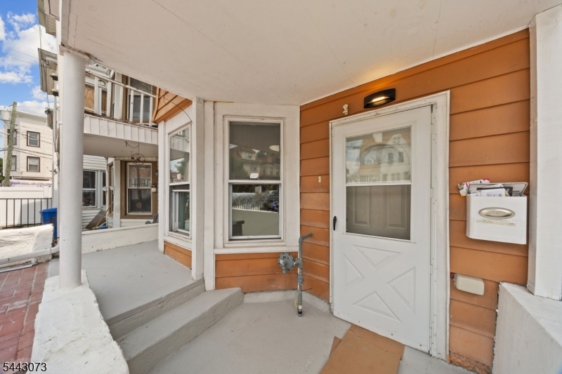 97 Sherman St Property Photo 4