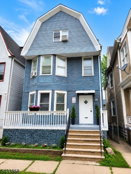 327 Amherst St Property Photo 1