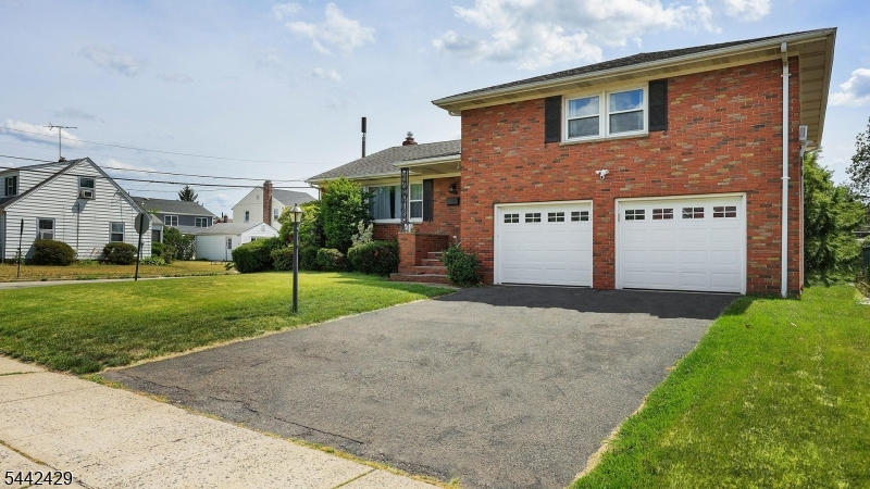 2101 Orchard Ter Property Photo 2