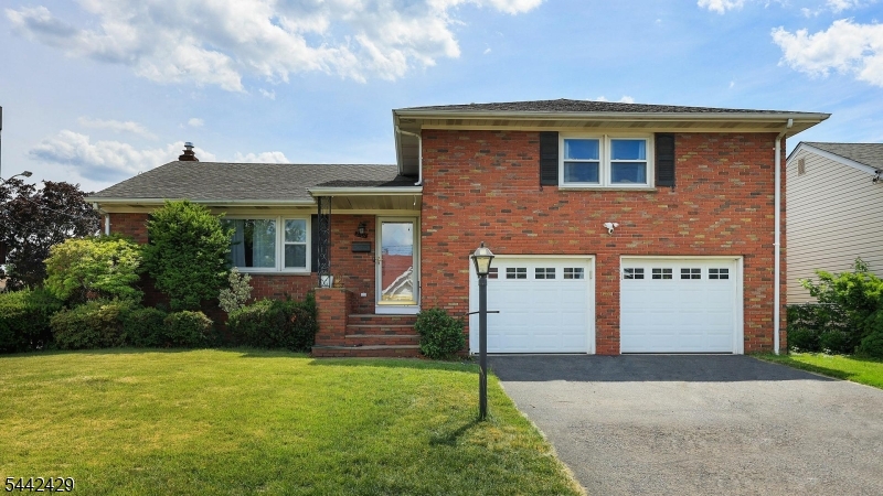2101 Orchard Ter Property Photo 3
