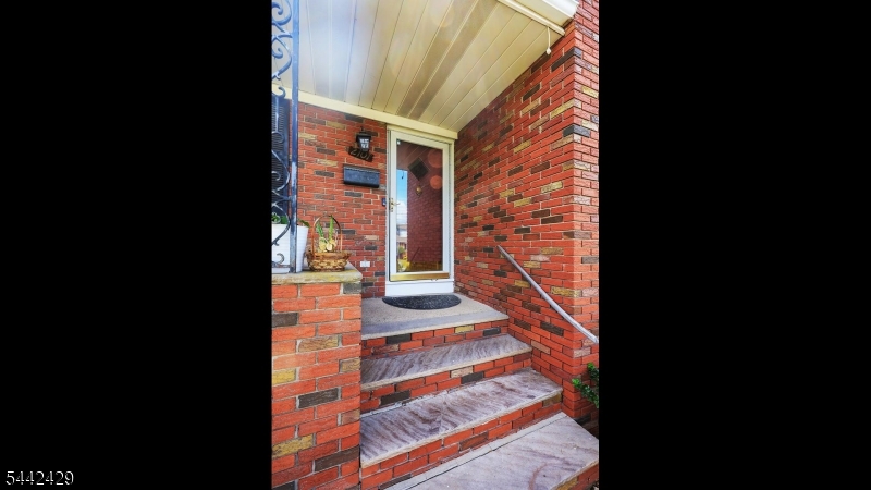 2101 Orchard Ter Property Photo 4