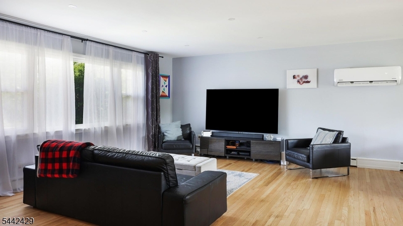 2101 Orchard Ter Property Photo 7