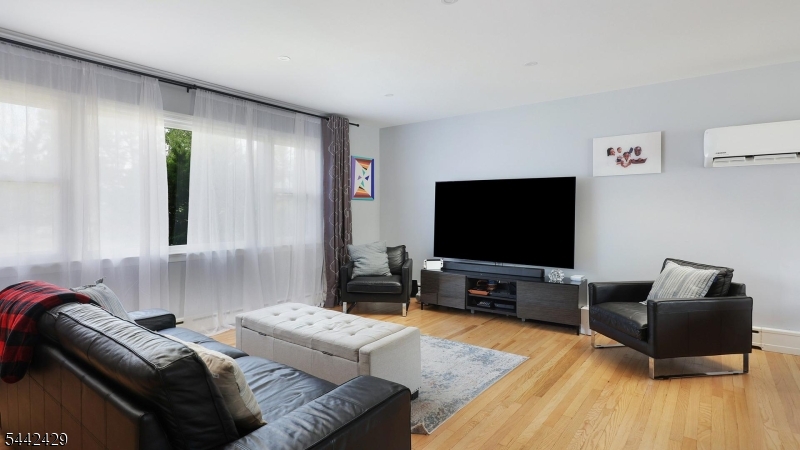 2101 Orchard Ter Property Photo 8