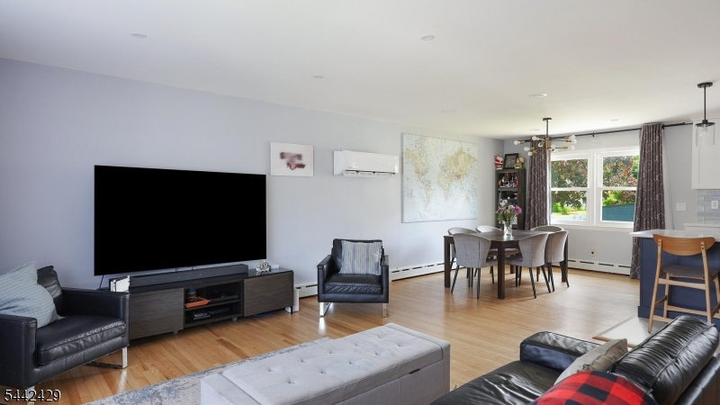 2101 Orchard Ter Property Photo 9