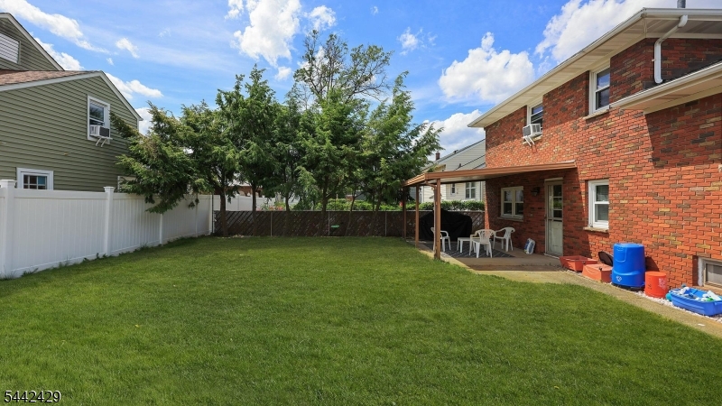 2101 Orchard Ter Property Photo 32