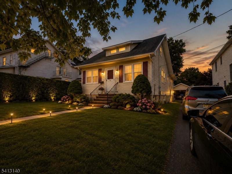 16 Elizabeth Ave Property Photo 2