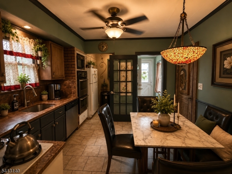 16 Elizabeth Ave Property Photo 4