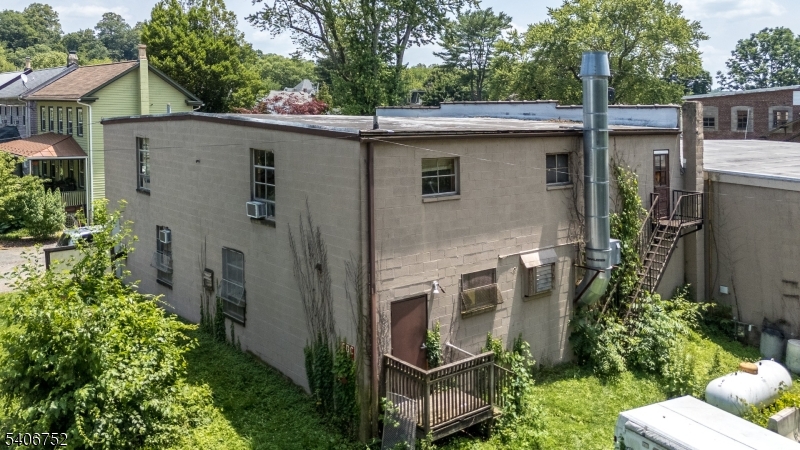 4 7th St Property Photo 3