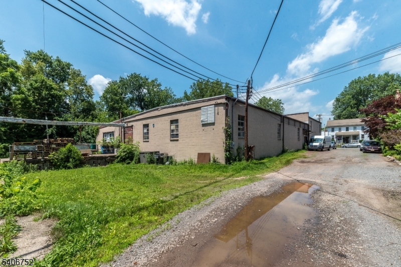 4 7th St Property Photo 6